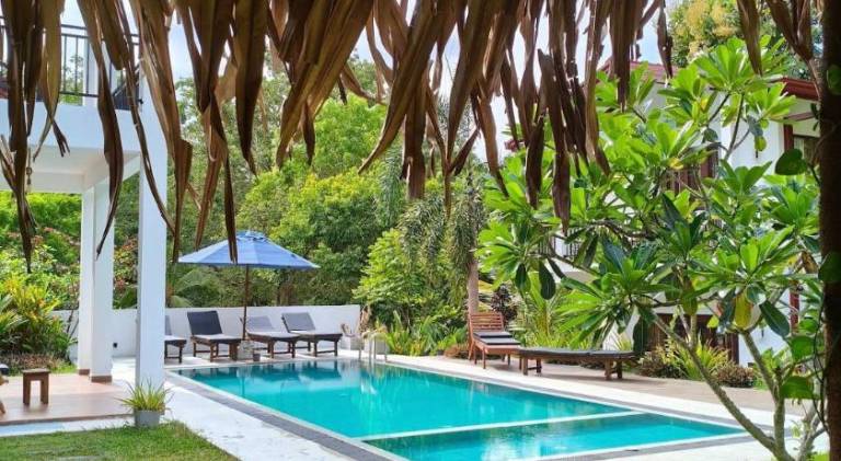 Villa with pool, patio & yard in Tangalle