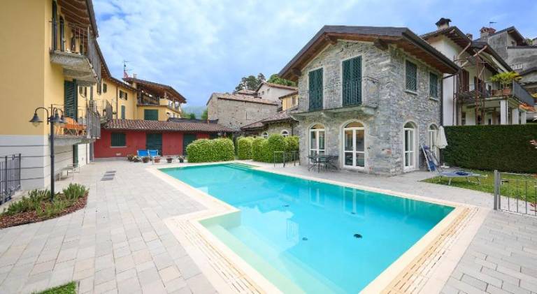 Vacation home with pool — photo 3