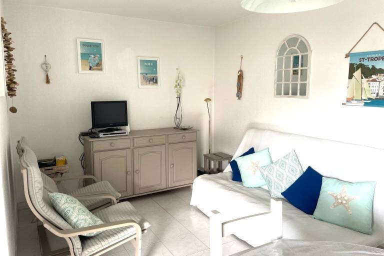 Child-friendly rental apartment with patio | Beach nearby | Pets are welcome — photo 2