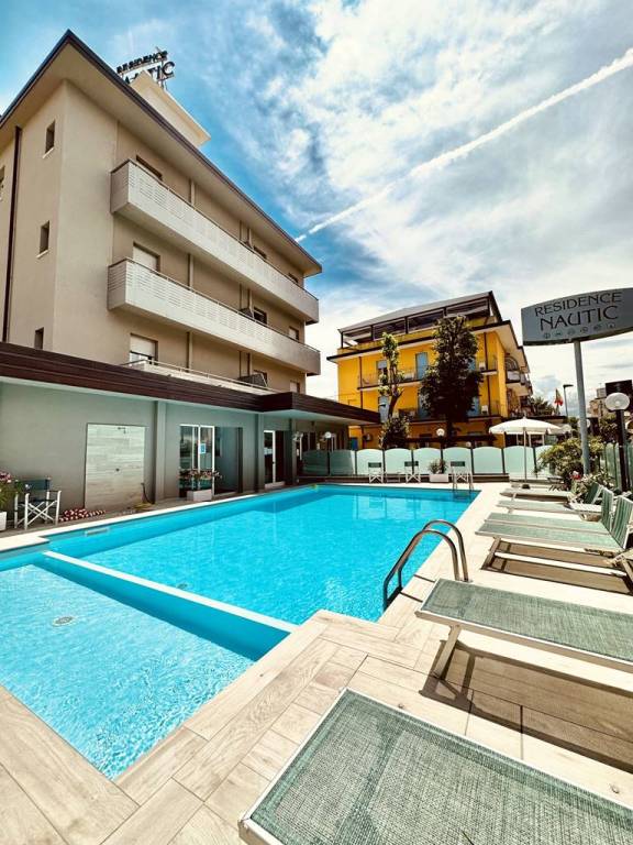 Apartment with pool — photo 4