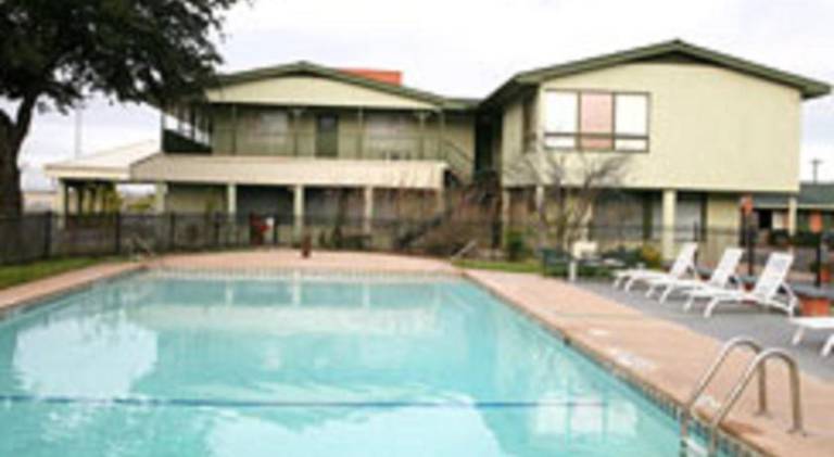 Econo Lodge Inn & Suites Abilene East District — photo 3