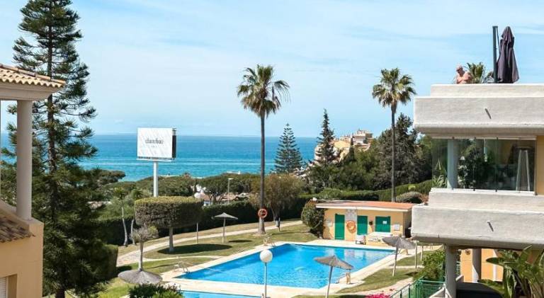 Apartment with pool in Marbella