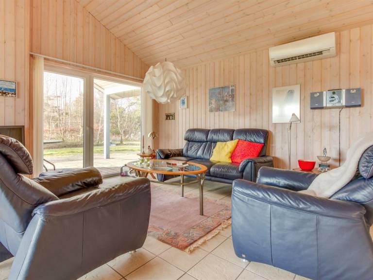 Vacation home with terrace & barbecue — photo 4