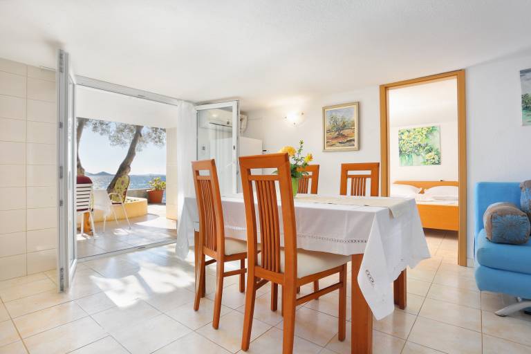 Two bedroom apartment near beach Okrug Donji (Čiovo) (A-6859-d) — photo 5