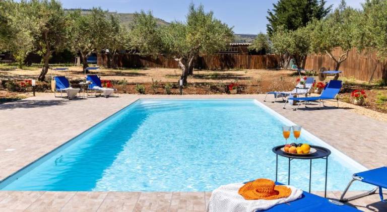 House with pool in Castellammare del Golfo