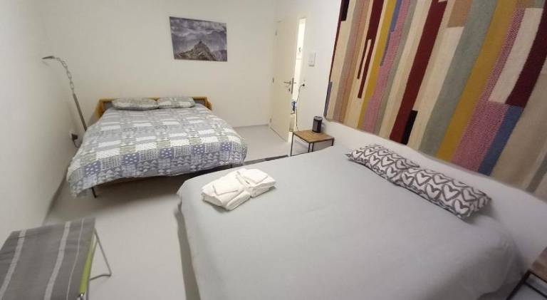 Chez Jean-Claude Chambre 4 personnes Un lit et un divan lit — photo 5