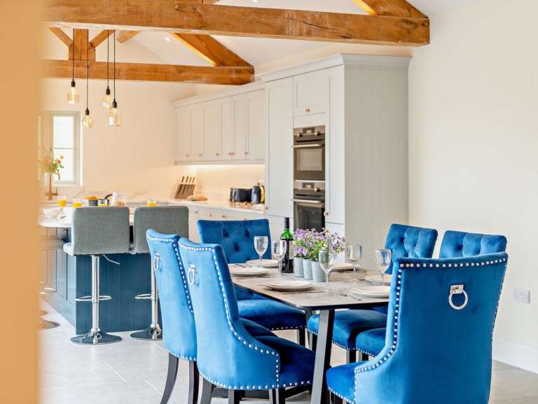 Fully equipped lovely cottage with yard & hot tub | Pet-friendly — photo 3