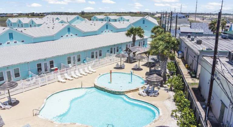 Large Pool, Near the Beach, 5 Bedroom, Pet-Friendly, Patio, Grill — photo 4
