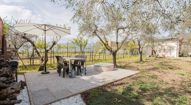 Fully equipped nice apartment with yard, patio & grill | Suitable for remote work | Pets allowed — photo 4