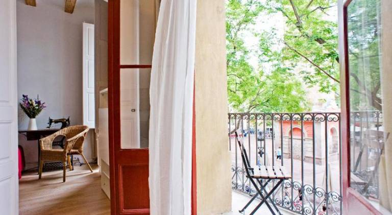 Sunny apartment on the square — photo 4