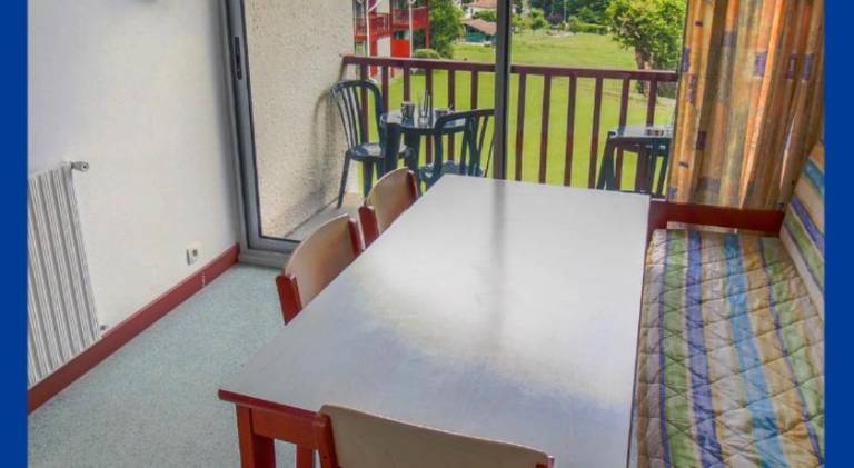 Rental apartment with pool | Dogs allowed in Ainhoa