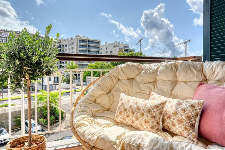 Family-friendly wonderful apartment with garden & pool | Near Doca do Cavacas | Pets are welcome — photo 2