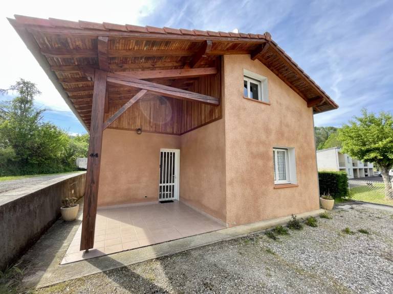 Gite with yard, BBQ & patio in Foix