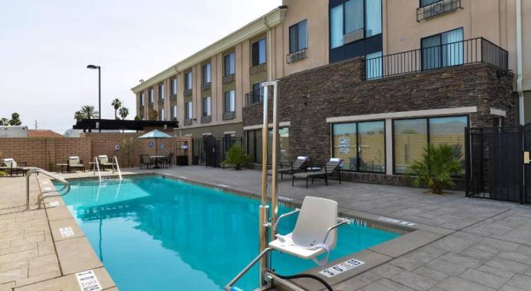Holiday Inn Express & Suites Indio - Coachella Valley By IHG — photo 4