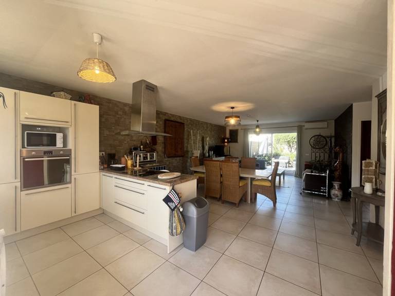 Modern Villa for 6 - AC, Wi-Fi, Near Pinarello Beach & Cavu Pools — photo 2