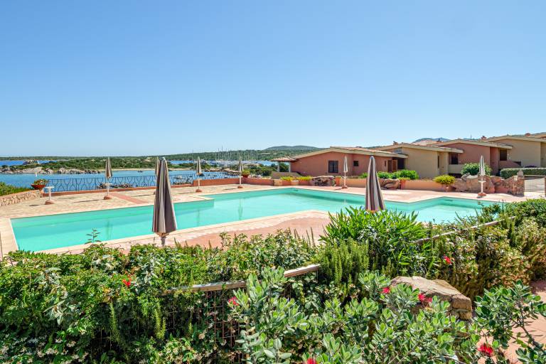 Rental apartment with terrace, yard & pool | Pool view — photo 3