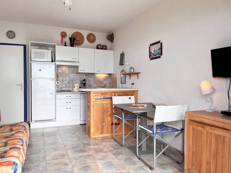 Studio cabin for 4, A/C, parking, beach access - Le Lavandou — photo 3