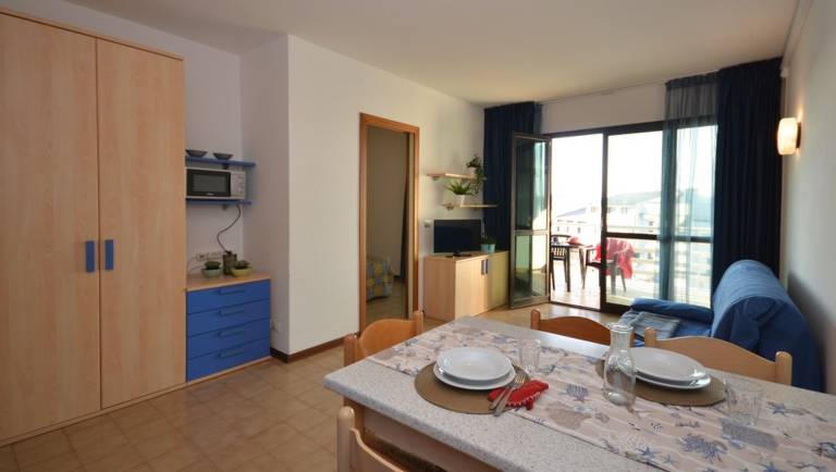 Rental apartment with patio — photo 3
