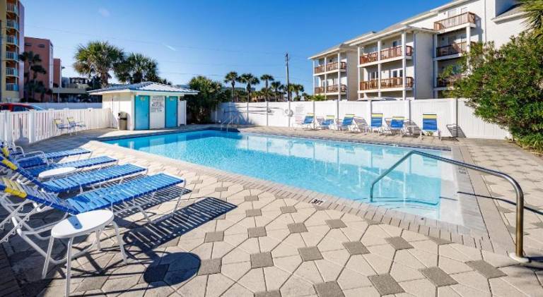 Charming vacation home with pool | Beach nearby | Dogs allowed — photo 3