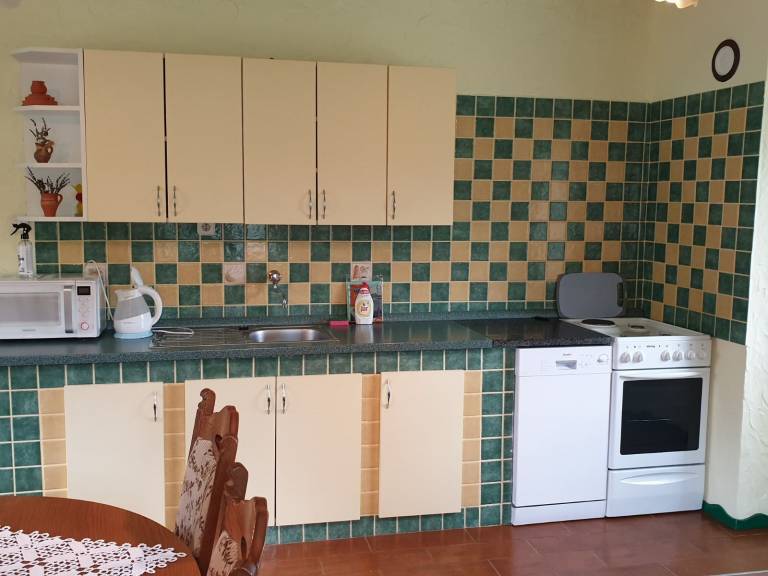 Fully equipped charming house with yard, barbecue & private pool | Garden view | Pet-friendly — photo 2