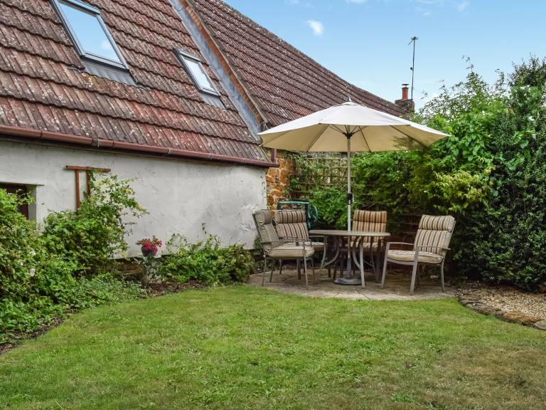 Family-oriented wonderful cottage with garden | River view | Pets are welcome — photo 2