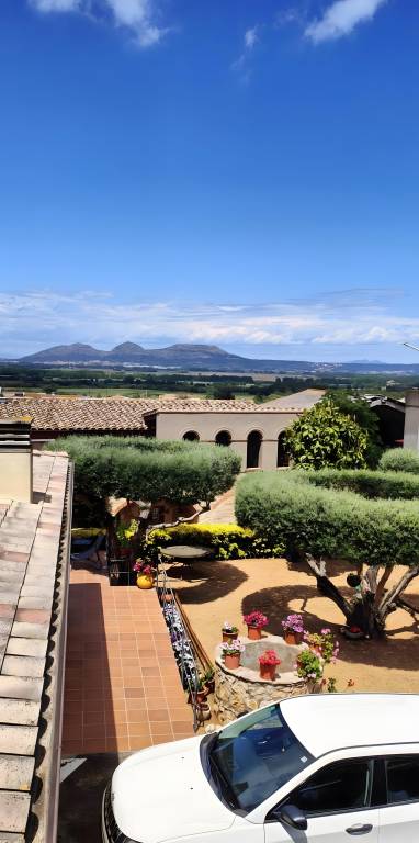 Fully equipped wonderful vacation home with patio, grill & fast internet | Garden view | Pets are welcome — photo 4