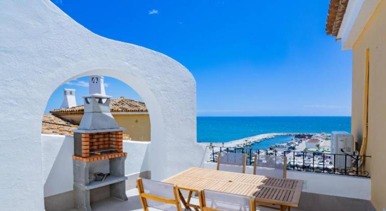 Apartment with patio, barbeque & pool in Marbella