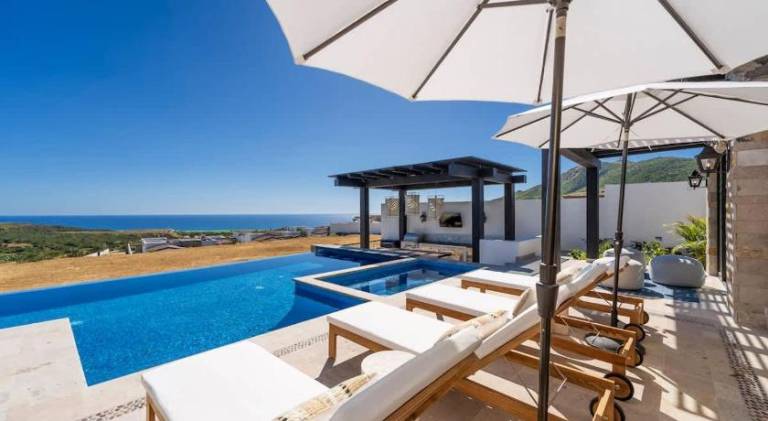 House with pool — photo 5