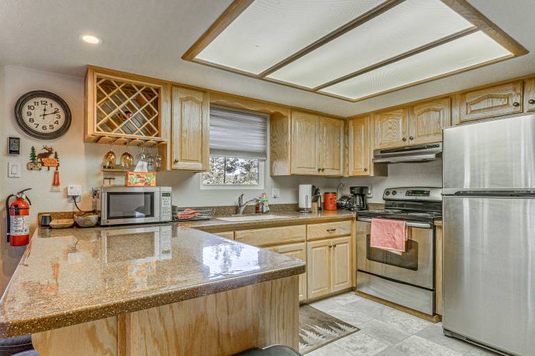 Hot Tub, Spacious Deck: Woodsy Haven in Ruidoso! — photo 2
