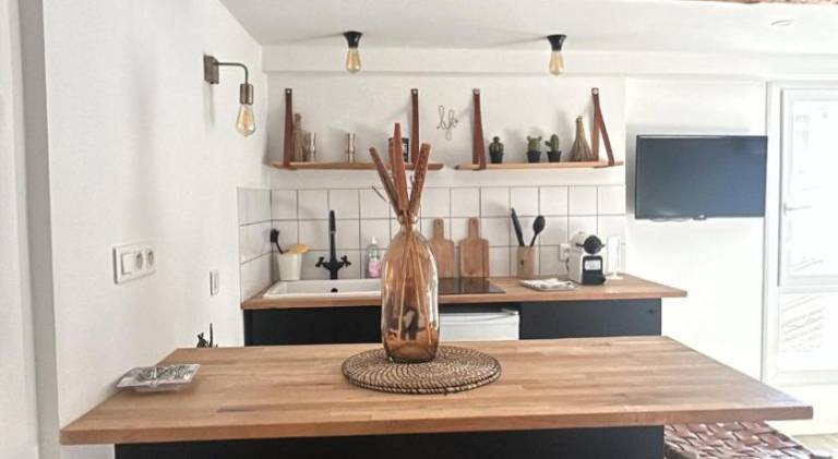 Holiday apartment | Close to Marseille Cathedral | Good for workation | Pet-friendly in Marseille