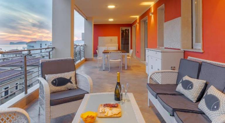 Apartment with 2 rooms for 5 persons in Alghero