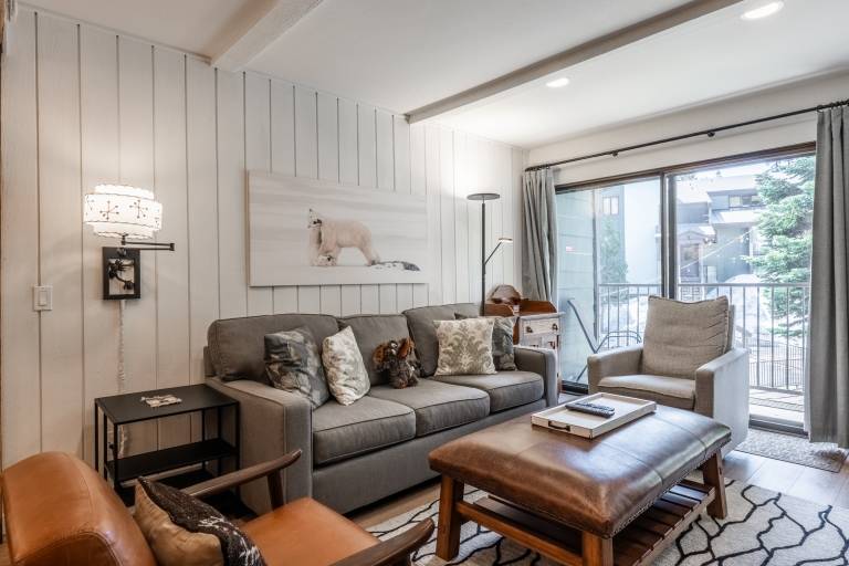 Fully Renovated! St Anton 17 Ski in Ski Out 1 Bedroom 1 Bathroom Condo! Sleeps up to 4! — photo 2