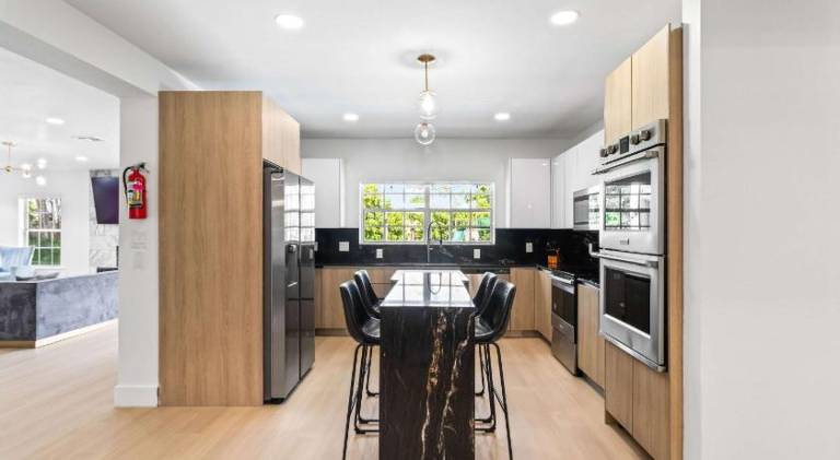 House with jacuzzi & pool | Pet-friendly — photo 4