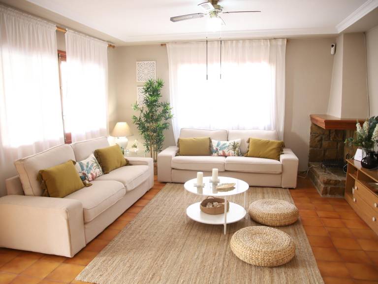 Vacation home with grill, private pool & garden in València