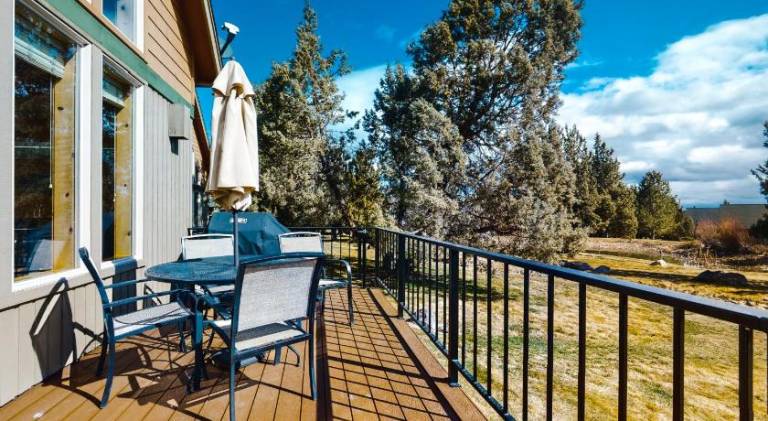 Nice chalet with pool & hot tub | Pets allowed — photo 3