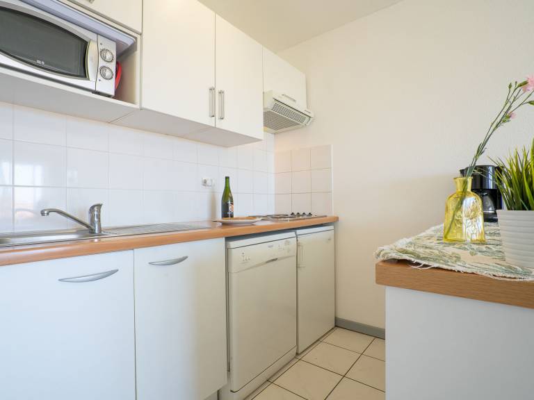 Apartment with pool & patio | Pets allowed — photo 3