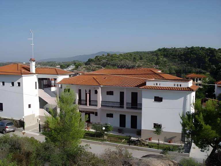 Beautiful apartment with patio, barbecue & yard | Next to the beach | Pets allowed in Sithonia
