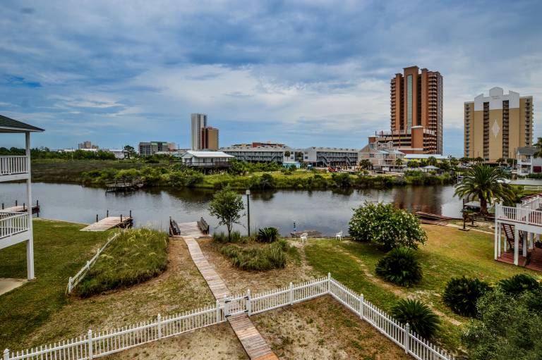 Fully equipped house with yard & grill | Beach view | Close to the beach | Dogs allowed in Al