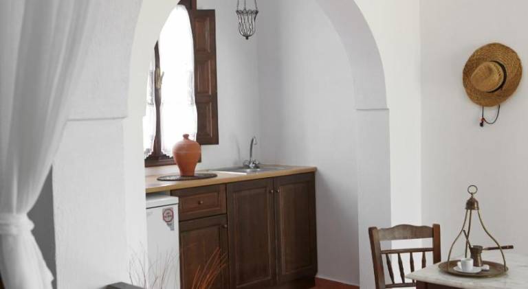 Holiday apartment with patio, pool & yard | Beach nearby | Pet-friendly — photo 4