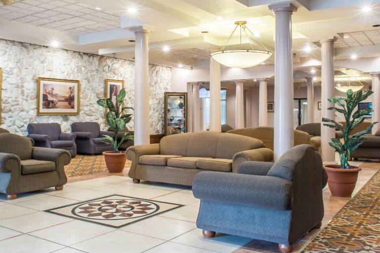 Quality Inn & Suites Palm Island Indoor Waterpark — photo 5