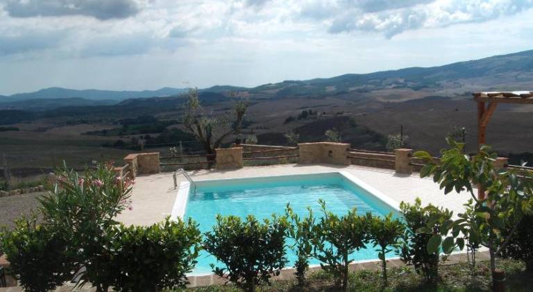 Nice farm with pool | Pet-friendly — photo 4