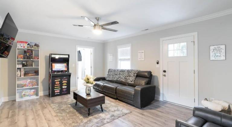 House with jacuzzi | Pets are welcome — photo 4
