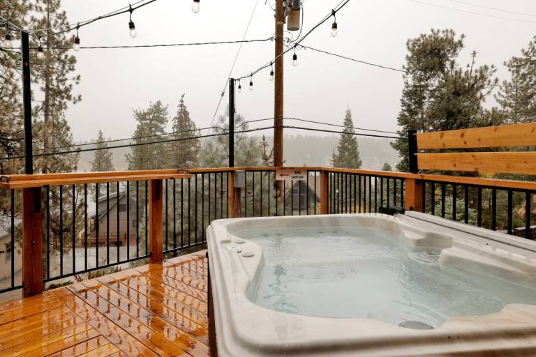 Cabin with terrace, hot tub & grill | Mountain view — photo 2