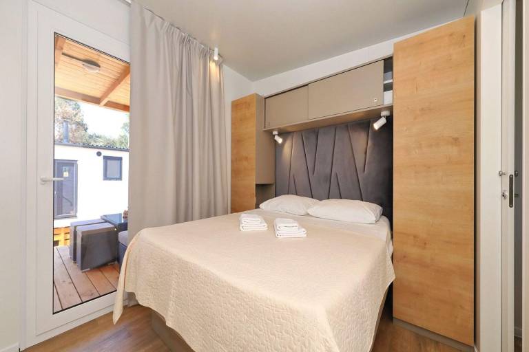 Mobile home with terrace — photo 4