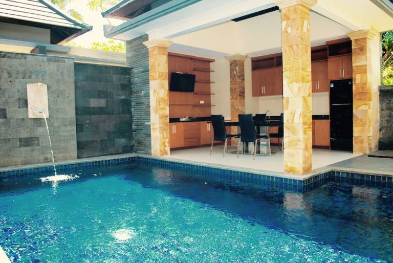 Villa  Lebih