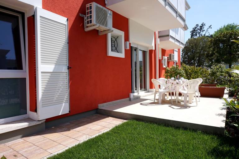 Rental apartment with garden | Garden view in Caorle