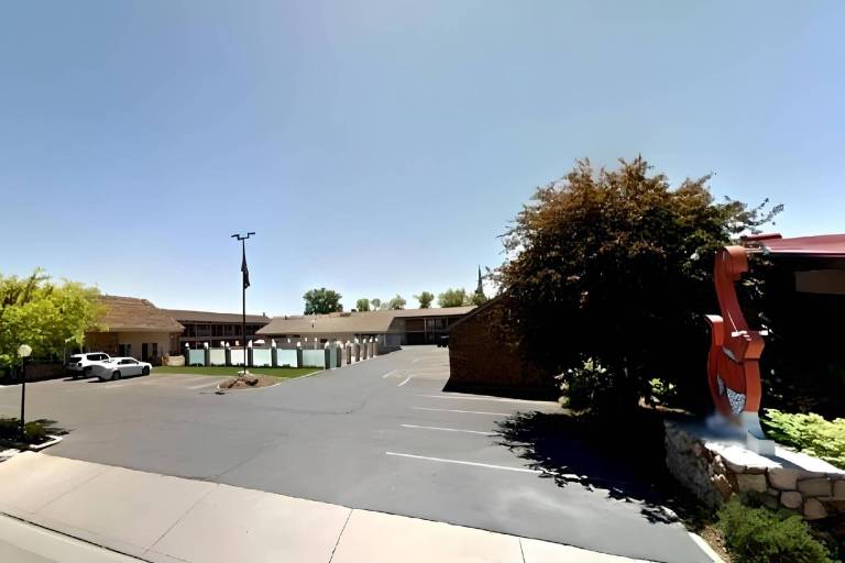 Econo Lodge Inn & Suites Vernal near Dinosaur Monument — photo 4