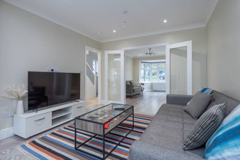 A wonderful and spacious house in a charming road