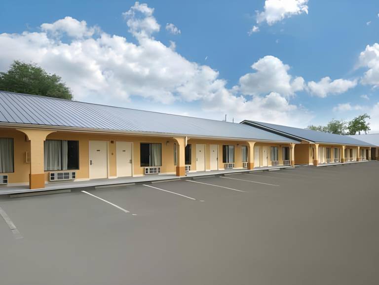 Days Inn by Wyndham DeFuniak Springs — photo 5