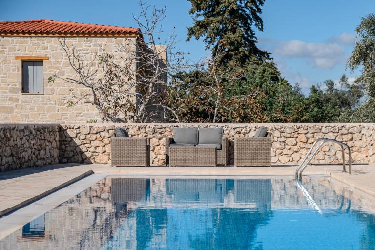 Fully equipped spacious villa with private pool, patio & barbecue | Perfect for remote work | Pets are welcome — photo 4
